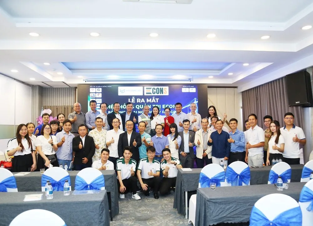 Ảnh tập thể học viên cùng Thầy Huỳnh Nhất Linh